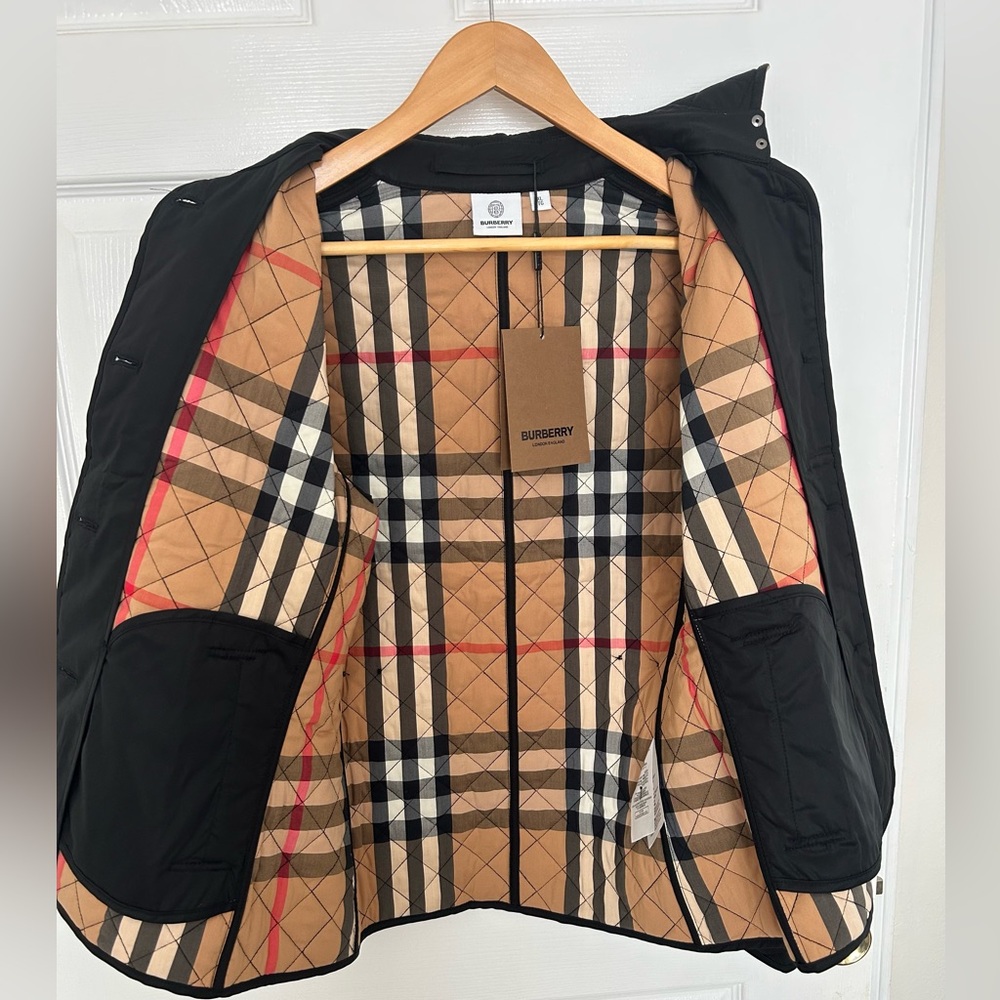 Burberry Black Quilted Puffer Jacket - Picture 7 of 16